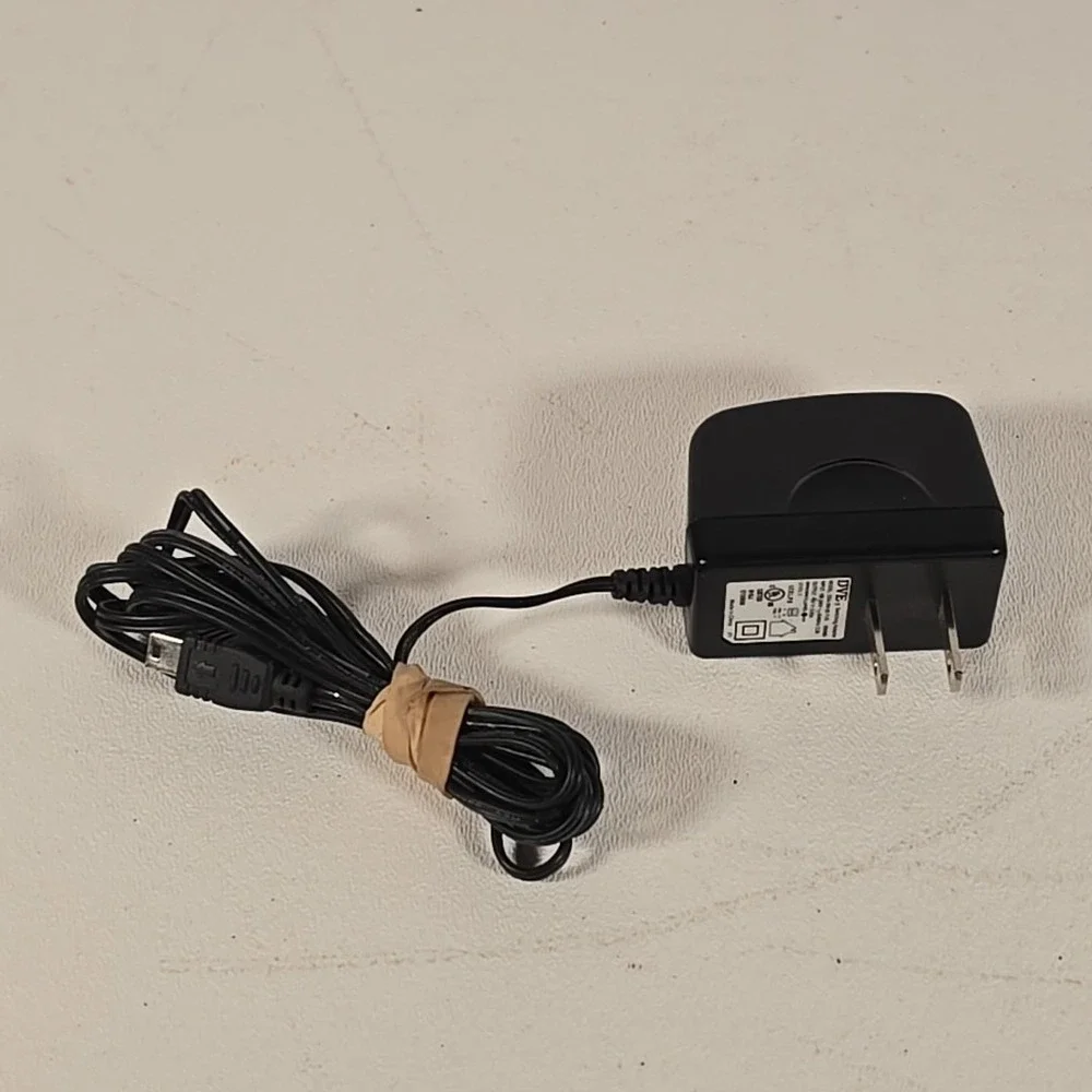 DVE DSA-5W-05 FUS Switching Power Supply AC Adapter‎ Output DC 5V 0.2A - Used